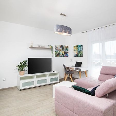 Stylish City Stay With Balcony & Free Parking PUY Eksteriør bilde