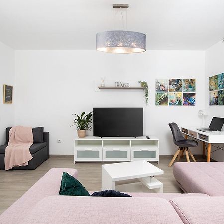 Stylish City Stay With Balcony & Free Parking PUY Eksteriør bilde