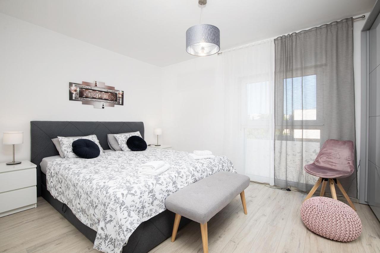 Stylish City Stay With Balcony & Free Parking PUY Eksteriør bilde